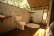 Australie - Jervis Bay - Paperbark Camp - Tente Originale, salle de bains © Peter Atkins