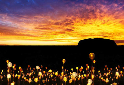 Australie - Ayers Rock - Excursion Field of Light Bruce Munro 2016 © Mark Pickthall