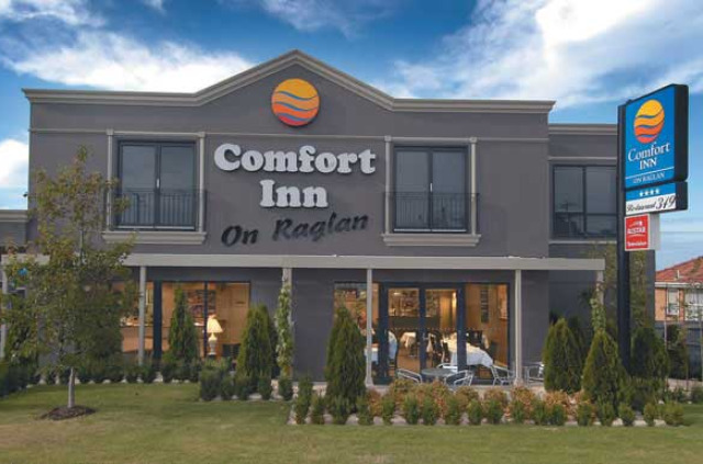 Choice - Comfort Inn on Raglan 3*