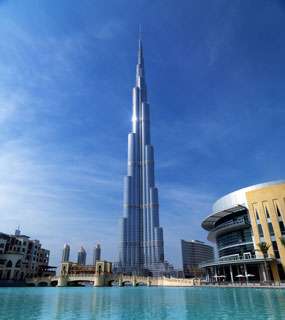 Burj Khalifa : La plus haute tour du monde 828 m.