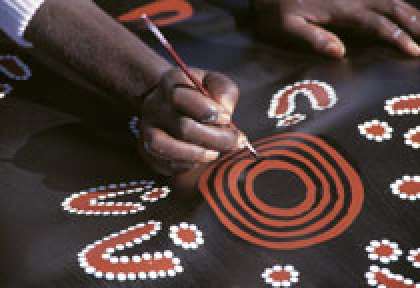 Peinture aborigène dans le Territoire du Nord de l’Australie